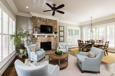 Transitional family room photo in Louisville