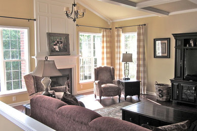 Example of a classic family room design in Nashville