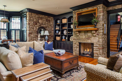 アトランタにある高級な中くらいなトラディショナルスタイルのおしゃれなオープンリビング (グレーの壁、濃色無垢フローリング、標準型暖炉、石材の暖炉まわり、茶色い床) の写真