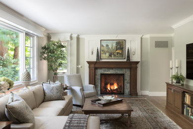 Example of a family room design in San Francisco