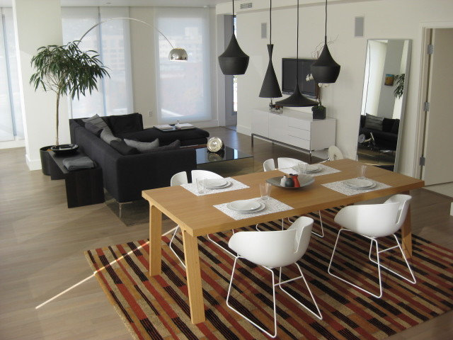 Moderno Sala de estar Coordinating Rugs in Portland condo