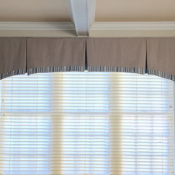 Curved box pleated valance