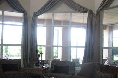 Inspiration for a timeless family room remodel in Orlando