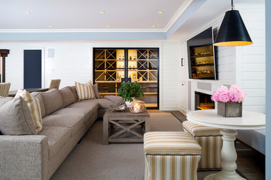 На фото: гостиная комната среднего размера в стиле неоклассика (современная классика) с белыми стенами, ковровым покрытием, стандартным камином, фасадом камина из кирпича и телевизором на стене