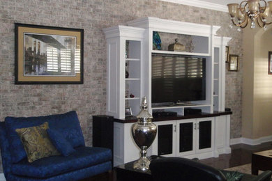 Mid-sized transitional family room photo in Orlando