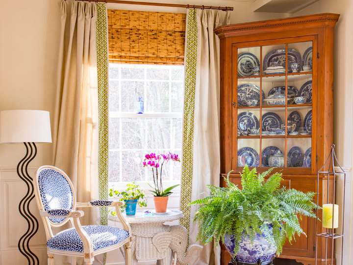Transitional Family Room - Enclosed