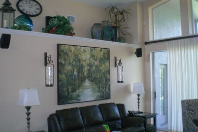 Family room - transitional family room idea in Tampa