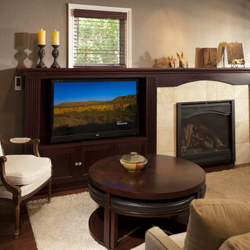 Family Room w/TV and Fireplace