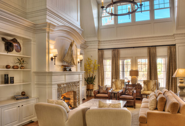 Traditional Family Room by Gabriel Builders Inc.