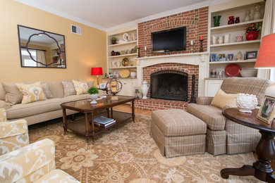 Family room - transitional family room idea in Baltimore