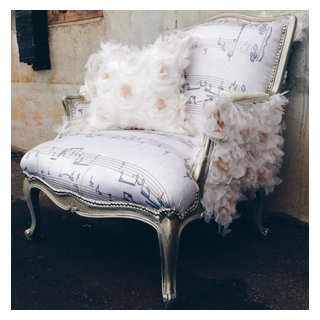 Hidden Hills Residence: Selena Gomez, Artist - Transitional - Games