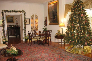 Elegant family room photo in New York