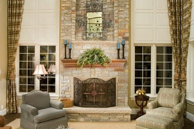 Imagen de sala de estar abierta tradicional renovada grande sin televisor con paredes beige, suelo de madera oscura, todas las chimeneas y marco de chimenea de piedra