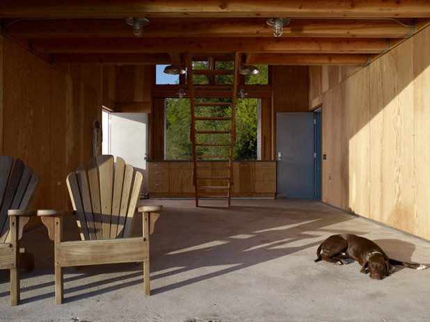 Contemporary Family Room by Hoedemaker Pfeiffer