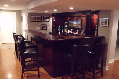 Example of a classic home bar design in Providence