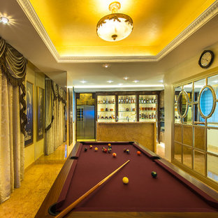 Ejemplo de sala de juegos en casa cerrada, mediterránea, grande, con suelo de mármol