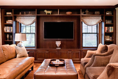 Example of a classic family room design in Detroit