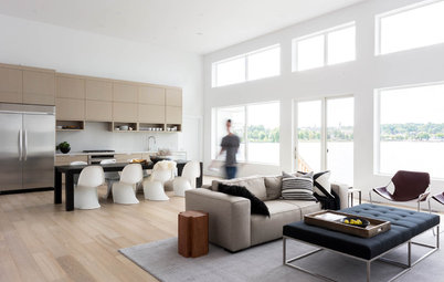 Houzz Tour: Simplicity Rules in a Canadian Lake House