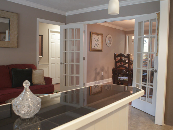 Family Room - Traditional Family Room