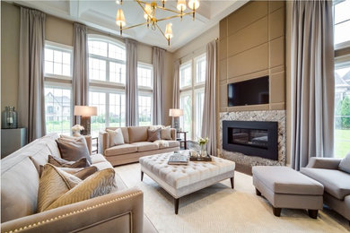 Foto de sala de estar clásica renovada con paredes beige y suelo de madera oscura