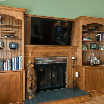 Maple Kitchen & Custom Built-Ins