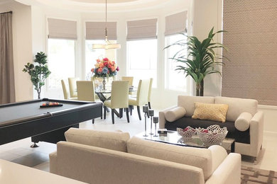 Modelo de sala de estar contemporánea con suelo de baldosas de porcelana