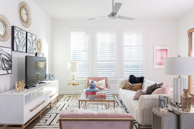 Modelo de sala de estar abierta contemporánea de tamaño medio sin chimenea con paredes blancas y televisor independiente