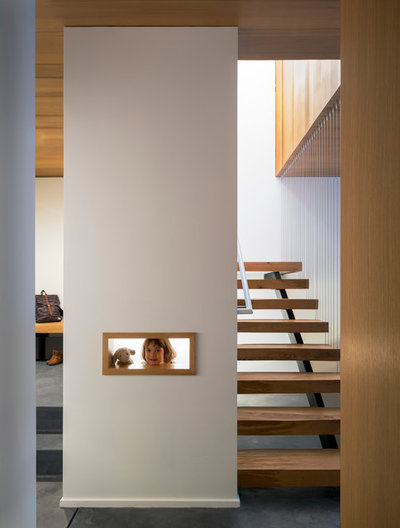 Modern Staircase by building Lab, inc.