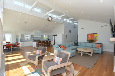 Modelo de sala de estar contemporánea con paredes grises y alfombra