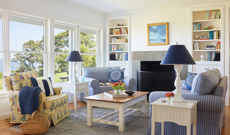 Houzz Tour: Crisp White Highlights the Views in This Coastal Home