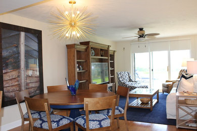 Источник вдохновения для домашнего уюта: открытая гостиная комната среднего размера в морском стиле