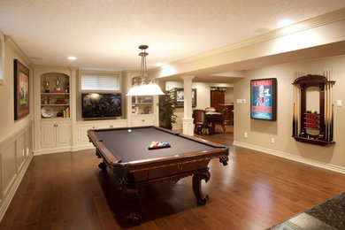Elegant family room photo in Toronto