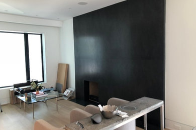Example of a family room design in Toronto