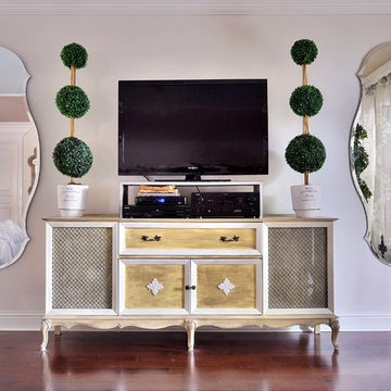 75 Shabby-Chic Style Family Room with a TV Stand Ideas You'll Love - April,  2023 | Houzz