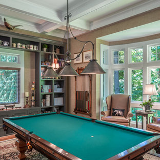 Foto de sala de juegos en casa cerrada, tradicional, grande, sin chimenea y televisor, con suelo de madera en tonos medios, suelo marrón y paredes marrones