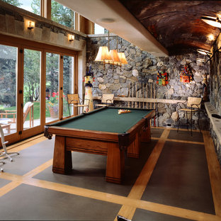 Esempio di un soggiorno american style con sala giochi