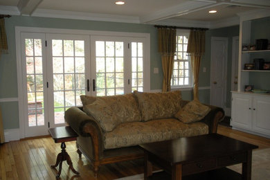 Example of a family room design in Boston