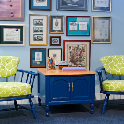 Example of a classic family room design in Richmond with blue walls