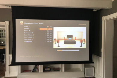 Example of a family room design in Los Angeles