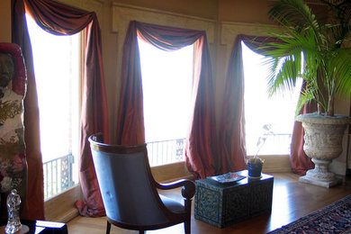 Mid-sized elegant medium tone wood floor family room photo in San Francisco with blue walls