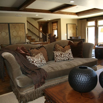 Traditional/Cabin Family Room
