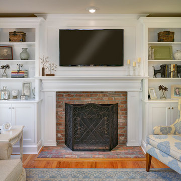 Traditional/Colonial Family Room