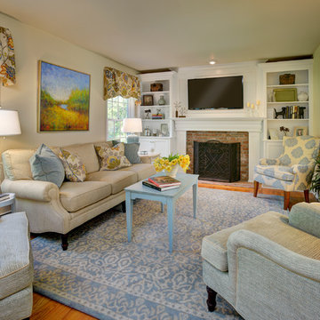 Traditional/Colonial Family Room