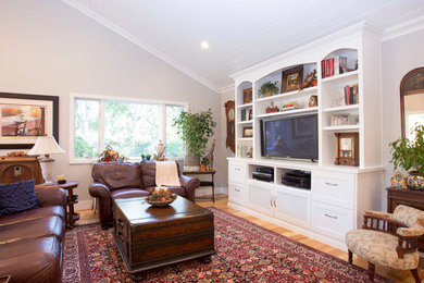 Photo of a classic games room in San Francisco with grey walls.