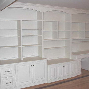 Wall unit with desk and TV space