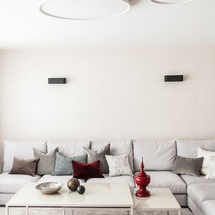 Mittelgroßes, Fernseherloses, Abgetrenntes Modernes Wohnzimmer ohne Kamin mit weißer Wandfarbe, Teppichboden und grauem Boden in Berlin