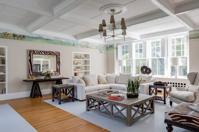 Immagine di un ampio soggiorno design chiuso con pareti grigie, pavimento in legno massello medio, parete attrezzata e pavimento marrone