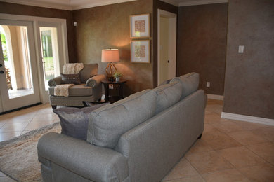 Example of a classic family room design in Houston