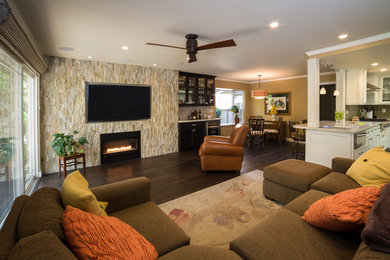 Example of a family room design in San Francisco