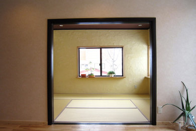 札幌にある和風のおしゃれなファミリールームの写真